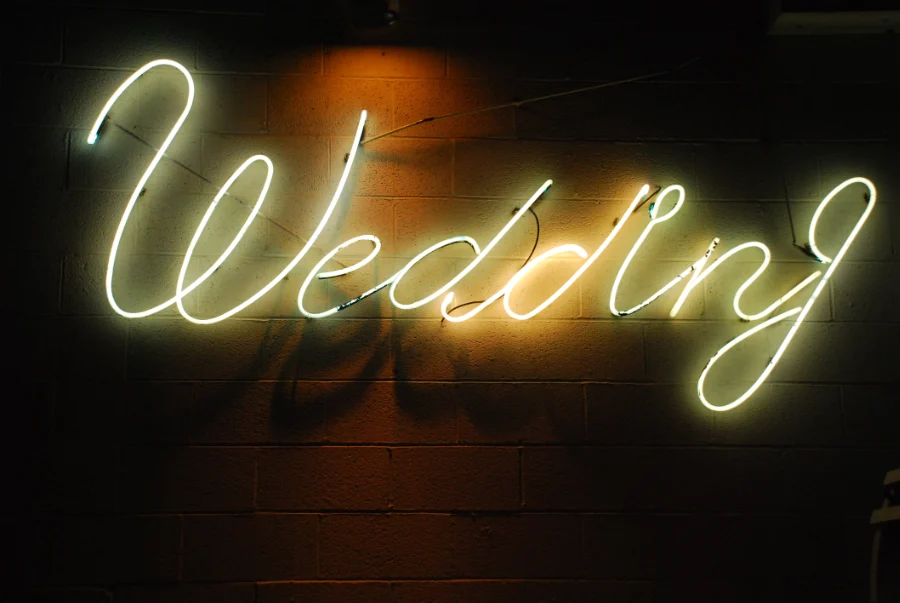 Neonverlichting: een lichtpuntje bij bruiloften