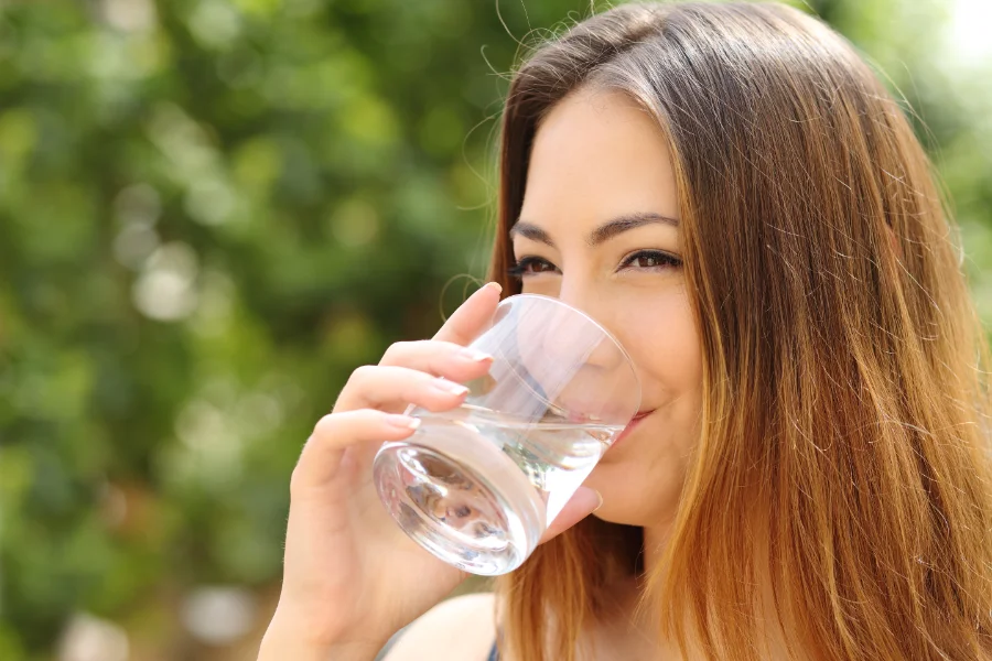 gehydrateerd blijven door voldoende water te drinken