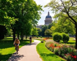 Stadsfietstocht door groene parken en historische monumenten